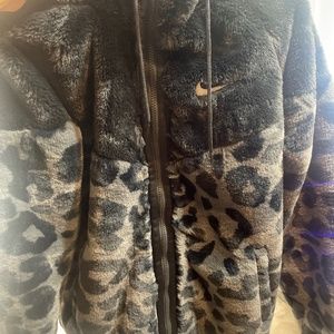 Nike mens cheetah print “kicks crew” bomber